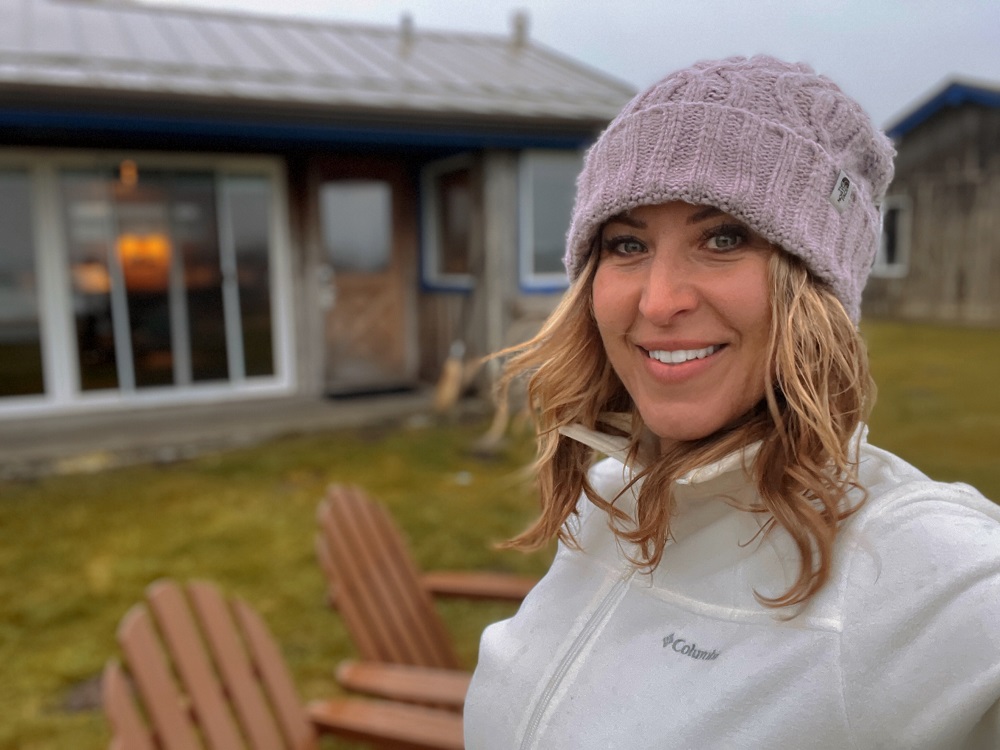 Jess Caldwell selfie outside her cabin