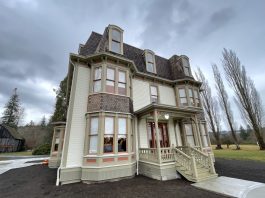 Worthington Mansion outside